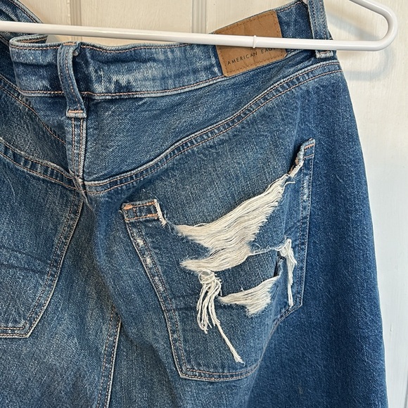 Dark was ripped American Eagle mom jeans size 12 - Picture 3 of 6